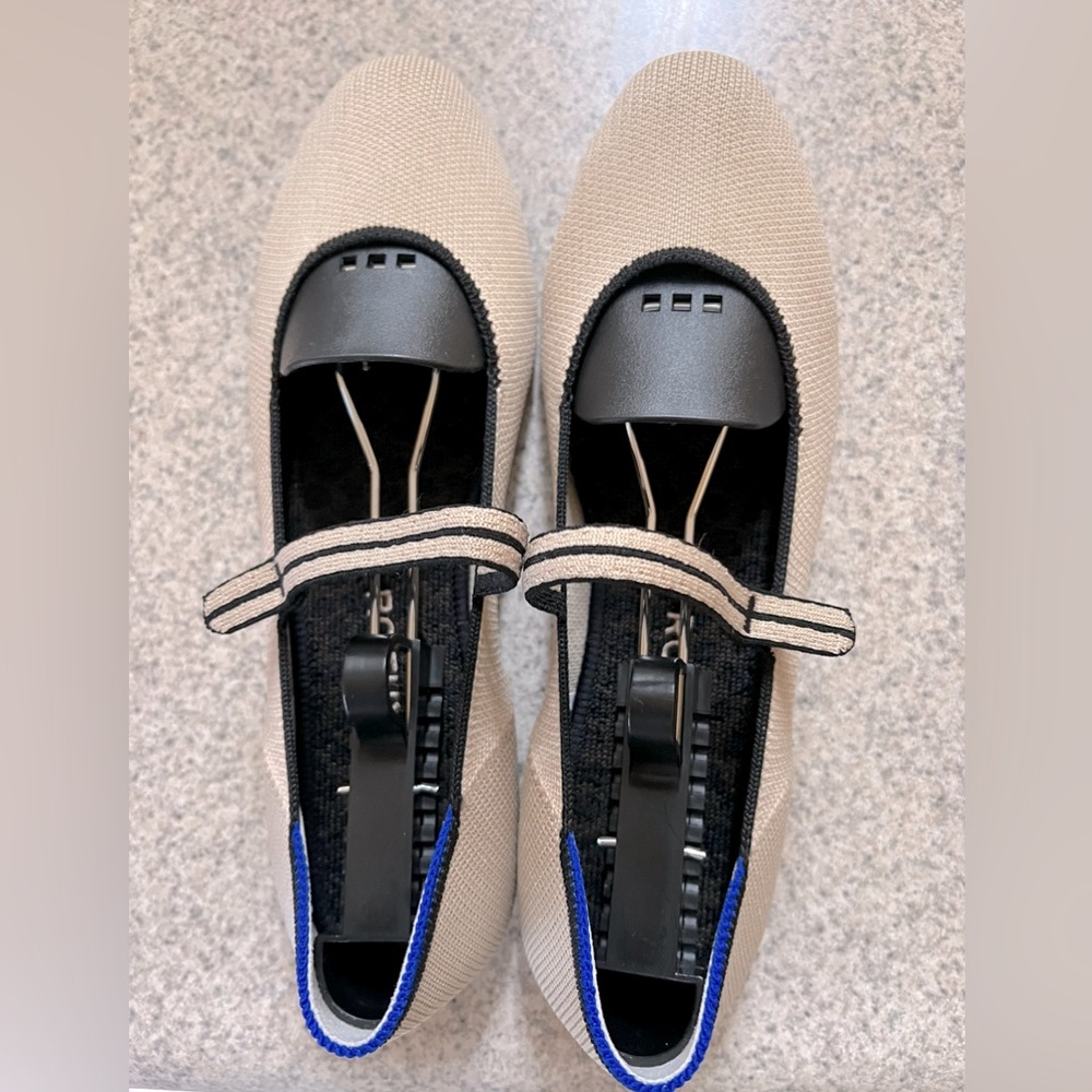 VGUC ROTHYS MJ’s Ecru! Great comfort, great neutral!